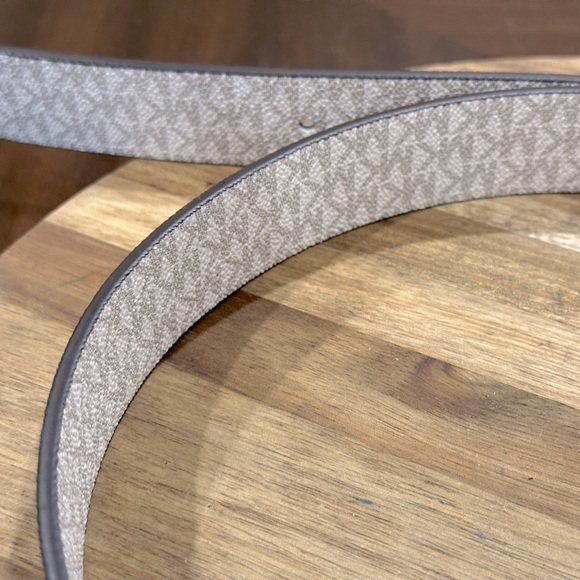 Michael Kors - Women's XL Reversible MK  Tan/White/ Leather Belt - Picture 14 of 14